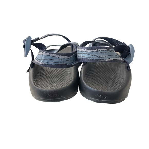 Adjusting straps are cut 1/2 length not for people with wide feet - Picture 5 of 11